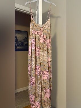 Pink and Tan Paisley women’s summer jumper/romper
Perfect for summer